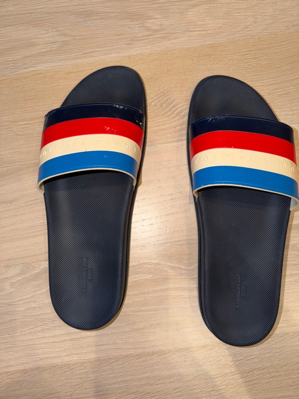 Louis Vuitton Men’s Slide Sandals - Blue/Cream/Red - America Cup - Picture 3 of 8